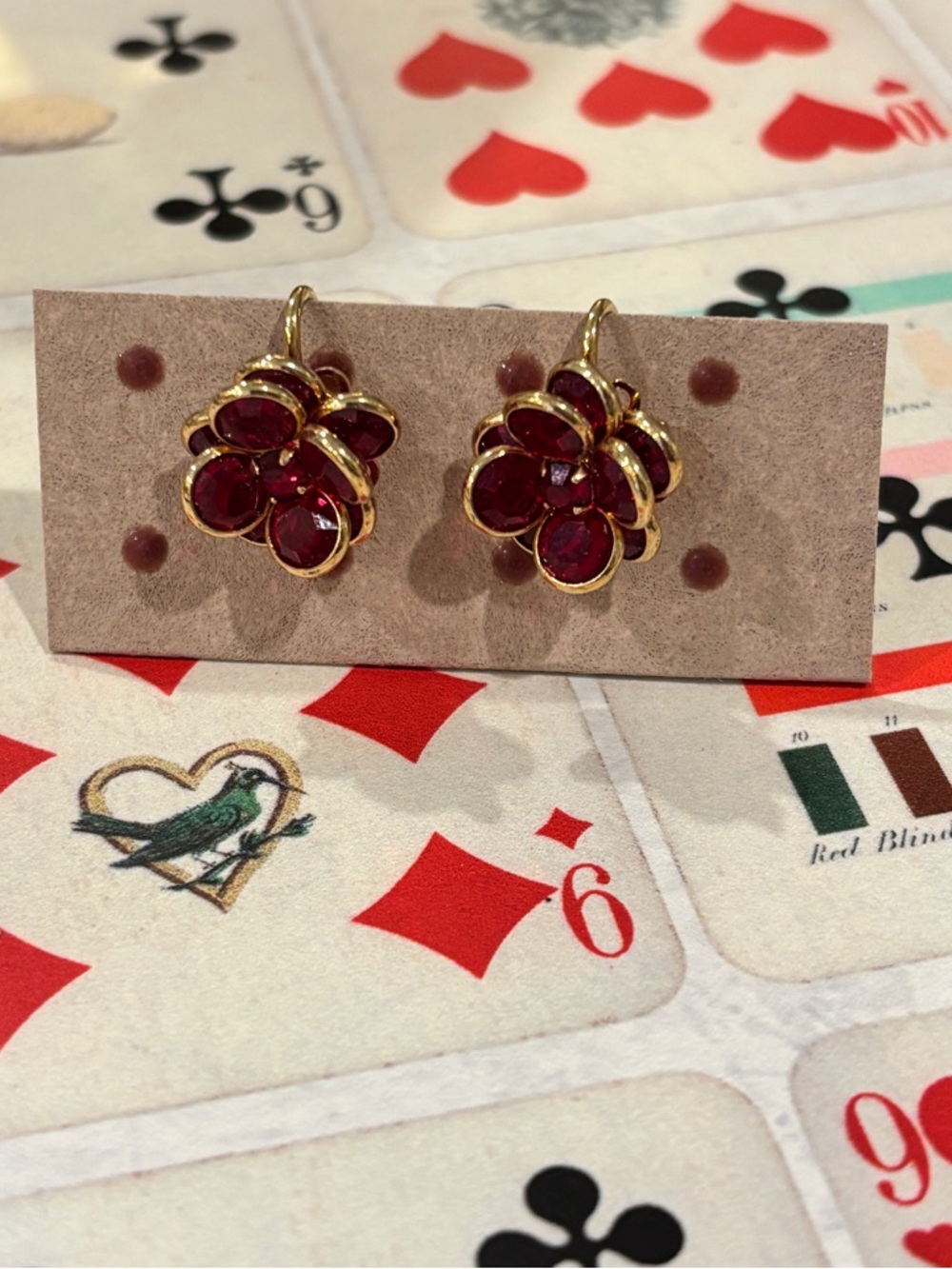 ❤️ Vintage Avon 90s Gold & Red Crystal Glass Bezel Set Floral Clip On Earrings❤️
